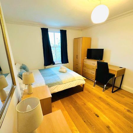 לונדון Cosy Home In Kensington - Great Location! 3 Minutes Walk To Earl'S Court Station מראה חיצוני תמונה