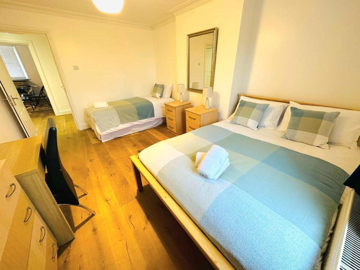 לונדון Cosy Home In Kensington - Great Location! 3 Minutes Walk To Earl'S Court Station מראה חיצוני תמונה