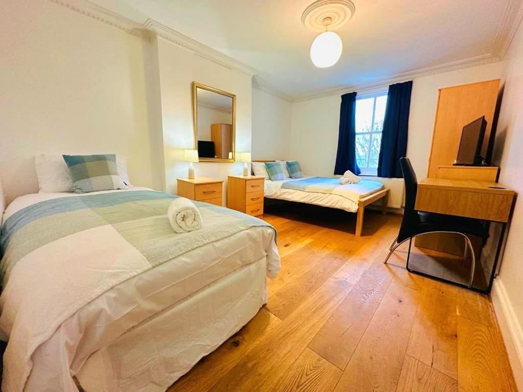 לונדון Cosy Home In Kensington - Great Location! 3 Minutes Walk To Earl'S Court Station מראה חיצוני תמונה