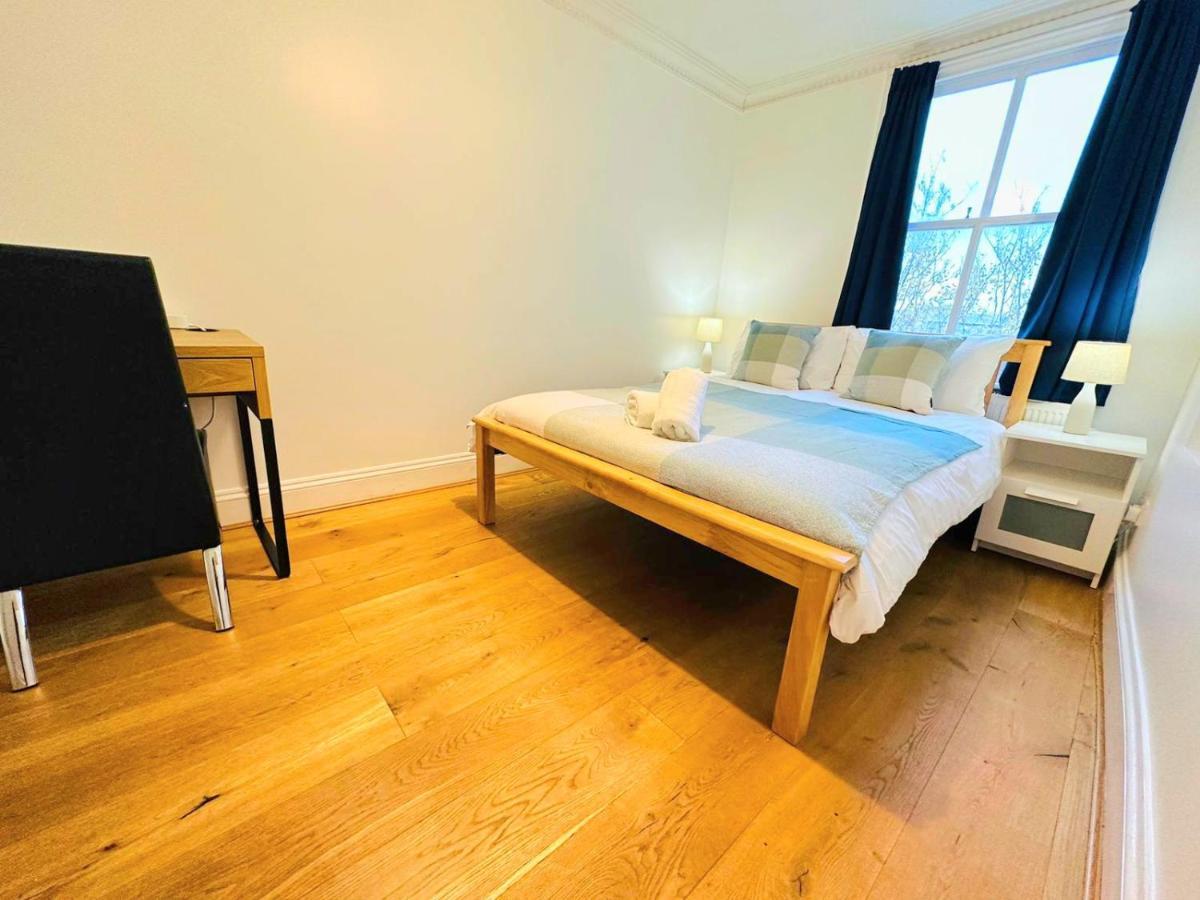 לונדון Cosy Home In Kensington - Great Location! 3 Minutes Walk To Earl'S Court Station מראה חיצוני תמונה