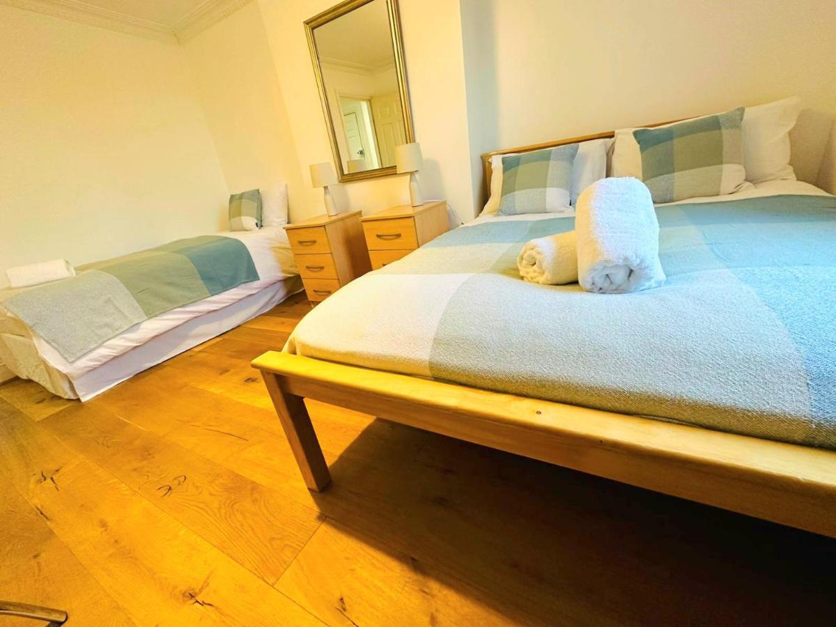 לונדון Cosy Home In Kensington - Great Location! 3 Minutes Walk To Earl'S Court Station מראה חיצוני תמונה