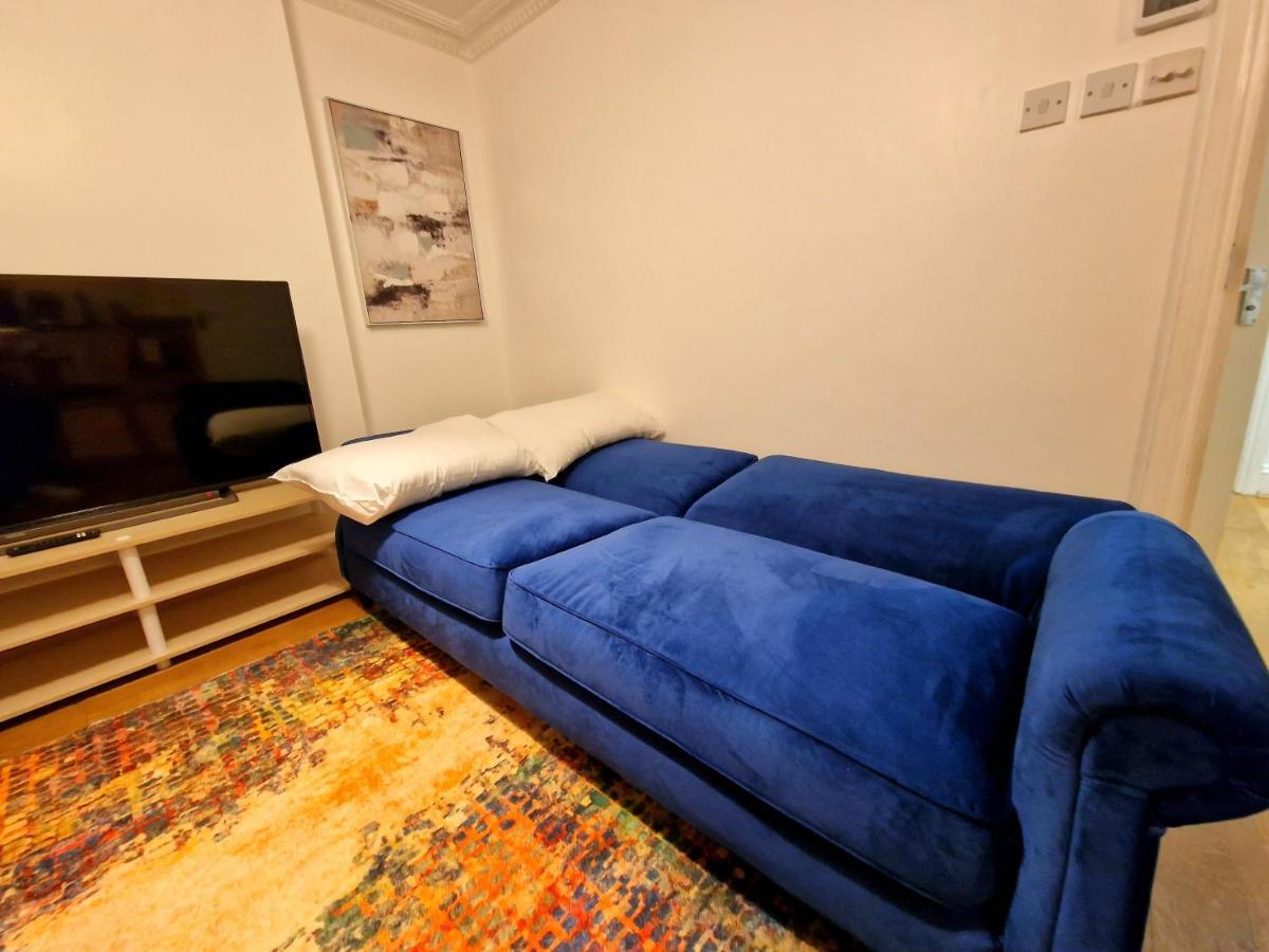 לונדון Cosy Home In Kensington - Great Location! 3 Minutes Walk To Earl'S Court Station מראה חיצוני תמונה