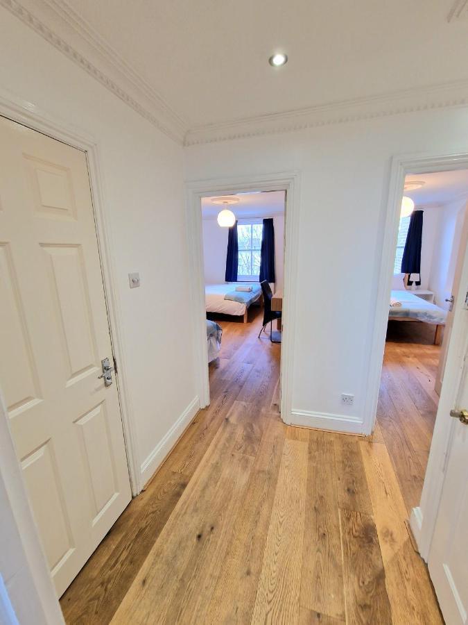 לונדון Cosy Home In Kensington - Great Location! 3 Minutes Walk To Earl'S Court Station מראה חיצוני תמונה
