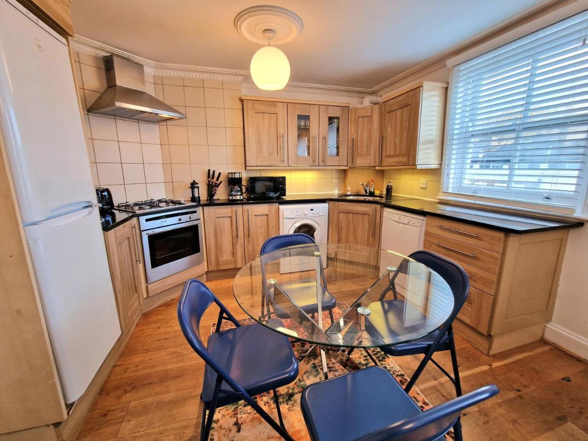 לונדון Cosy Home In Kensington - Great Location! 3 Minutes Walk To Earl'S Court Station מראה חיצוני תמונה