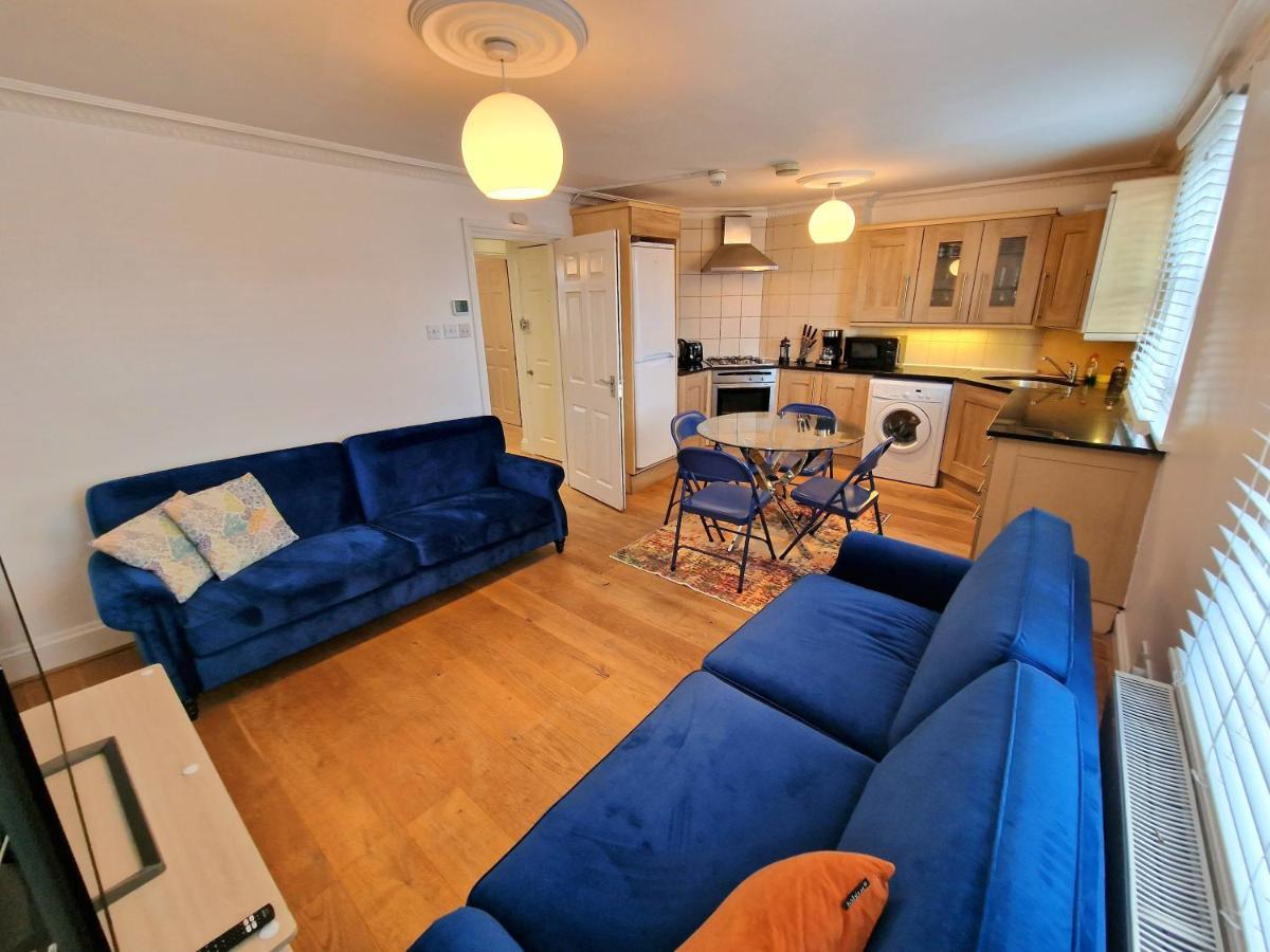 לונדון Cosy Home In Kensington - Great Location! 3 Minutes Walk To Earl'S Court Station מראה חיצוני תמונה