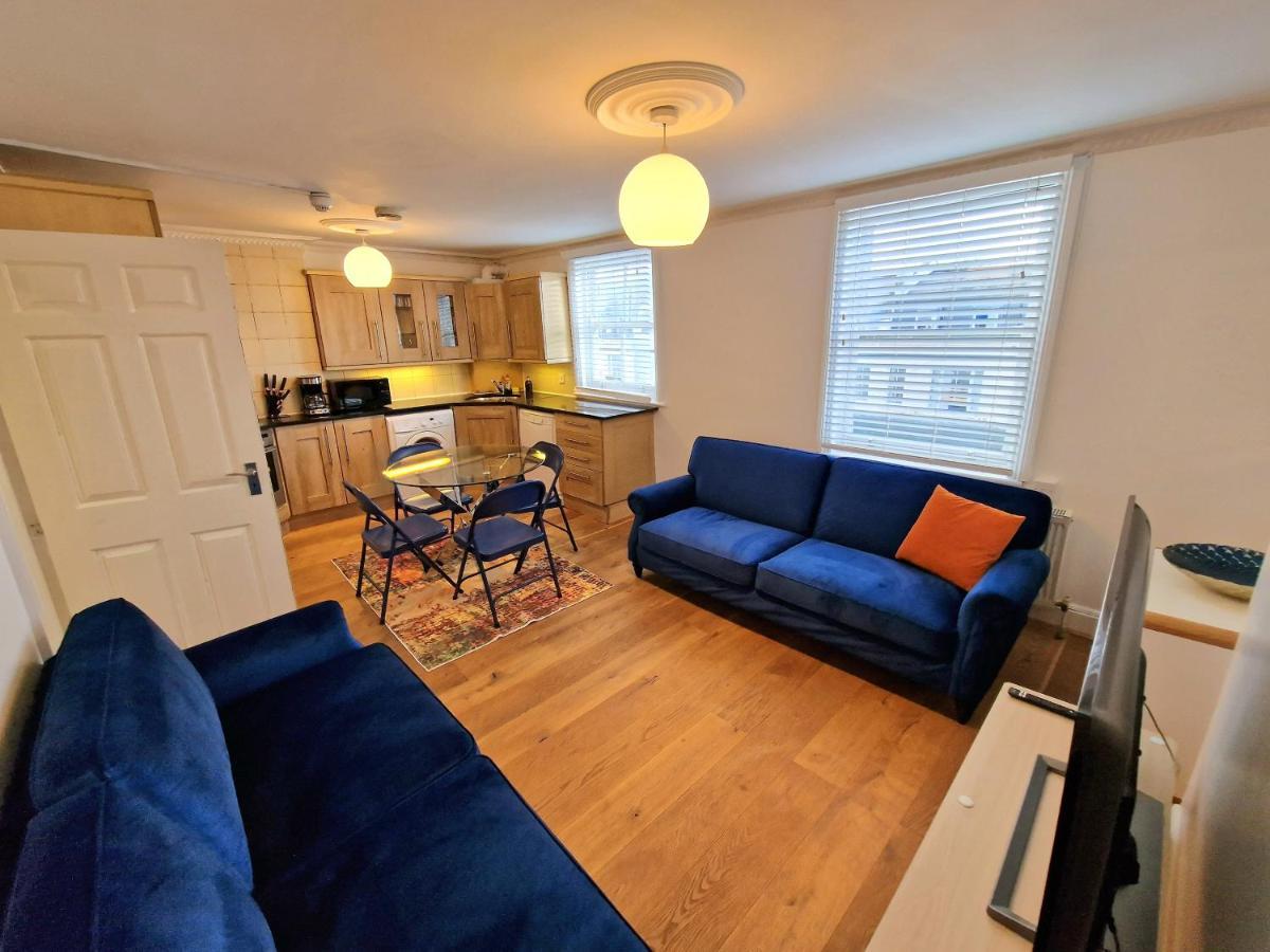 לונדון Cosy Home In Kensington - Great Location! 3 Minutes Walk To Earl'S Court Station מראה חיצוני תמונה