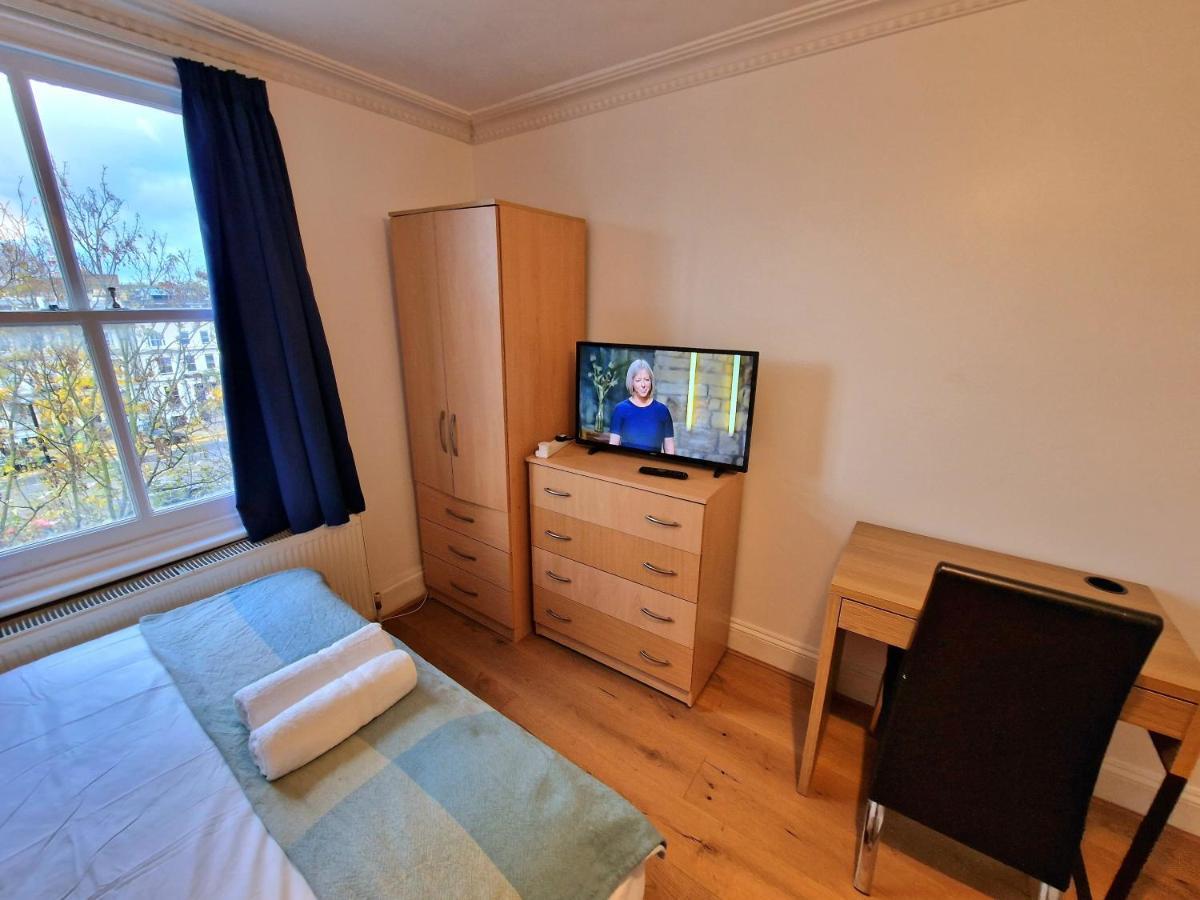 לונדון Cosy Home In Kensington - Great Location! 3 Minutes Walk To Earl'S Court Station מראה חיצוני תמונה