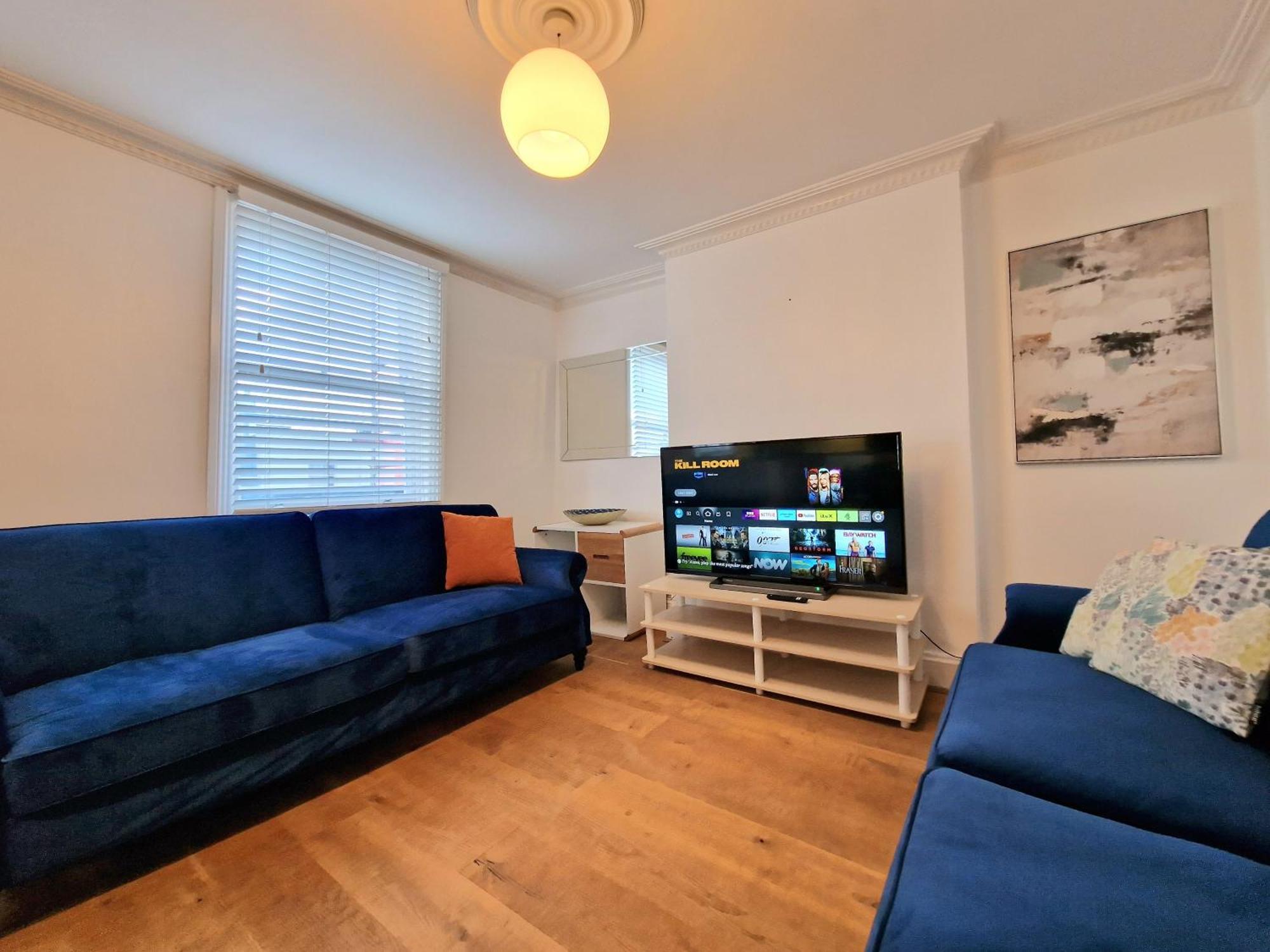 לונדון Cosy Home In Kensington - Great Location! 3 Minutes Walk To Earl'S Court Station מראה חיצוני תמונה